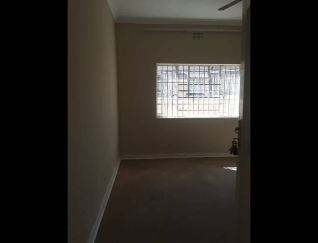 1 bed property to rent in HIGHLANDS NORTH